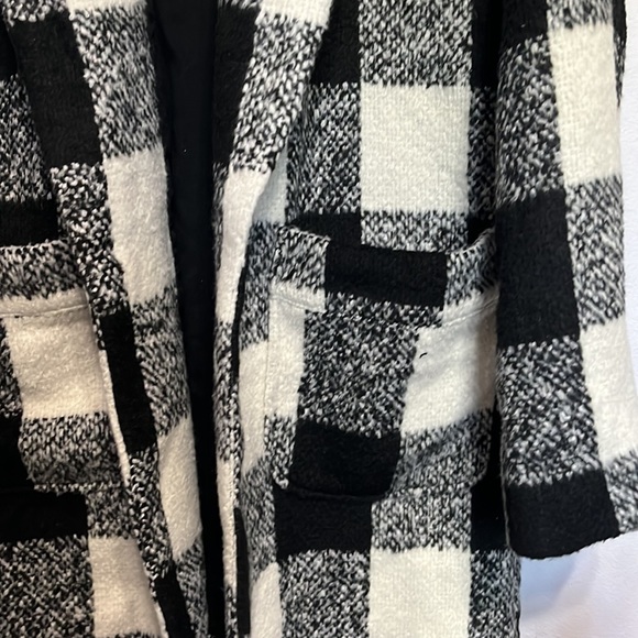 coat - Picture 2 of 3